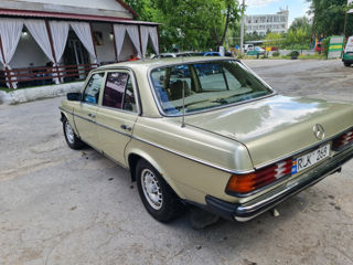 Mercedes Series (W123) foto 4