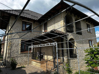 Spre vinzare casa cu suprafata de 180 m.p+7 ari in or.Ialoveni str.Merilor. foto 2