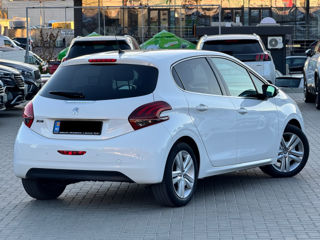 Peugeot 208 foto 4