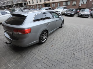 Toyota Avensis foto 3