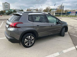 Peugeot 2008 foto 2