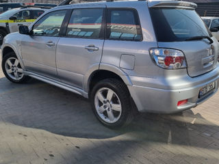 Mitsubishi Outlander foto 2