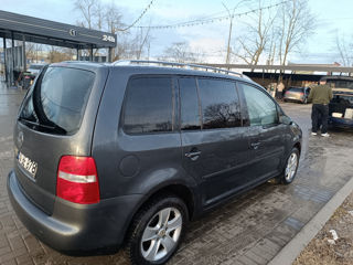 Volkswagen Touran foto 4