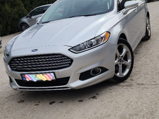 Ford Fusion foto 2