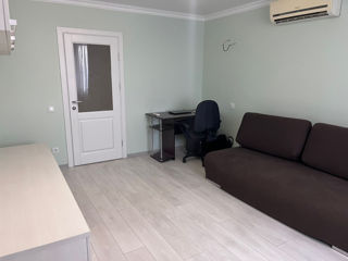 Apartament cu 2 camere, 55 m², Centru, Chișinău foto 1