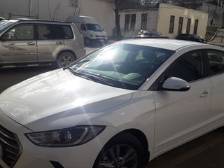 Hyundai Elantra foto 2