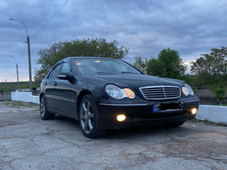 Mercedes C-Class foto 1