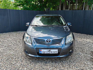 Toyota Avensis фото 1