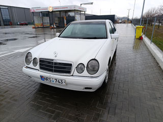 Mercedes E-Class foto 2