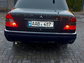 Mercedes C-Class foto 4