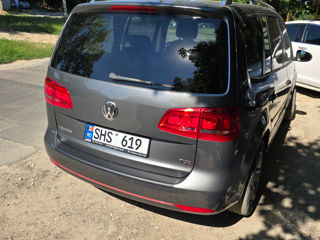 Volkswagen Touran foto 2