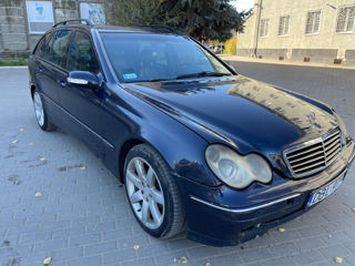 Mercedes C-Class foto 8