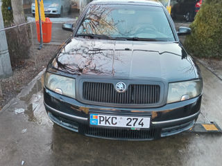 Skoda Superb foto 2