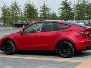 Tesla Model Y foto 5