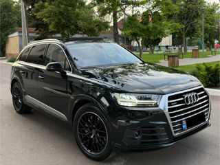 Audi Q7 фото 1
