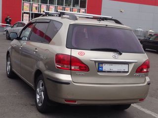 Toyota Avensis Verso foto 4