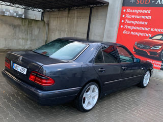 Mercedes E-Class foto 2