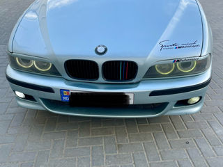 BMW 5 Series foto 1