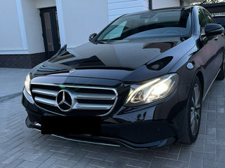 Mercedes E-Class foto 1