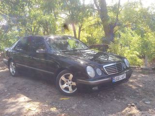 Mercedes E Class foto 2