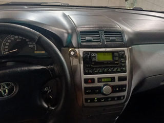 Toyota Avensis Verso foto 6