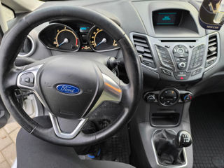 Ford Fiesta foto 9