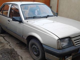 Opel Ascona foto 2