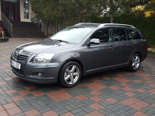 Toyota Avensis foto 1