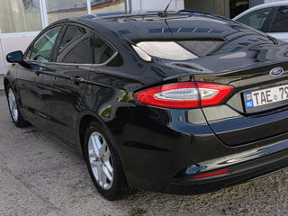 Ford Fusion foto 2