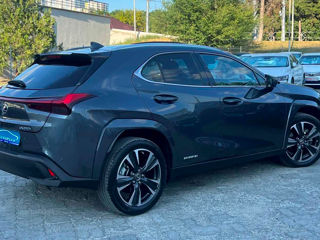 Lexus UX foto 2