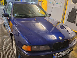 BMW 5 Series foto 1