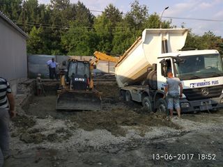 Servicii buldoexcavator si autocamion