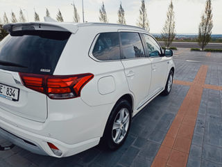 Mitsubishi Outlander foto 4