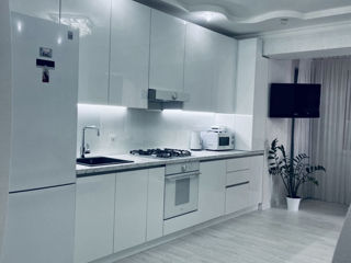 Apartament cu 3 camere, 94 m², Buiucani, Chișinău foto 2