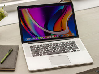 MacBook Pro 15 2015 (Core i7 8x4.0GHz/16Gb Ram/256Gb SSD/Radeon R9/15.4" Retina IPS) foto 2
