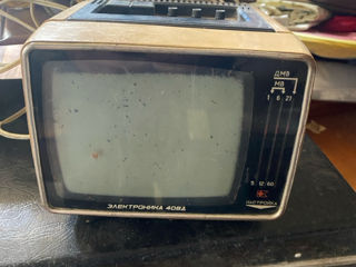 Televizor portativ vintage sovietic, anii 1970-1980 foto 1
