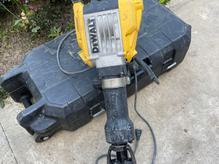 Vând ciocan demolator dewalt d25960k