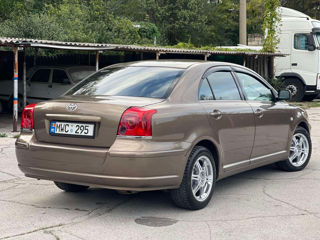 Toyota Avensis foto 4