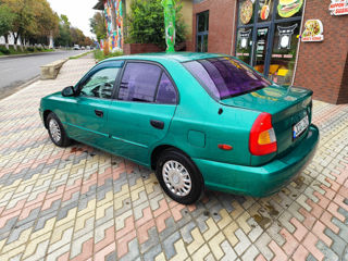 Hyundai Accent foto 4