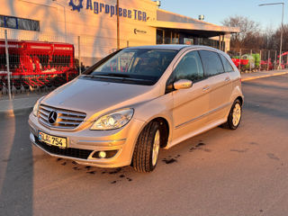 Mercedes B-Class foto 2