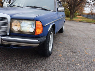 Mercedes Series (W123)