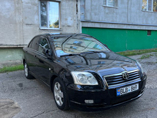 Toyota Avensis foto 2