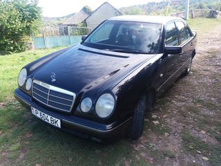 Mercedes E-Class foto 2