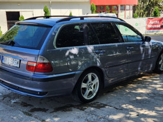 BMW 3 Series Touring foto 2