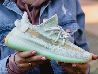 Adidas Yeezy Boost 350 V2 Hyper Space foto 1