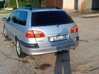 Toyota Avensis foto 4