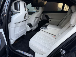 BMW 7 Series foto 10