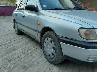 Nissan Sunny foto 1