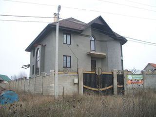 Casa 3 etaje-Cricova,6ari,365 m2 la intrare in Cricova! foto 3