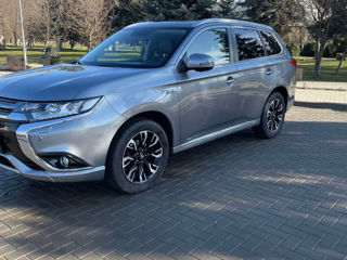 Mitsubishi Outlander foto 2